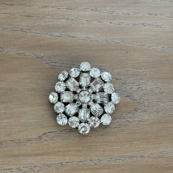 Vintage Rhinestone Brooch Pin Round Floral Design Silver Tone Clear Starburst - Picture 1 of 9